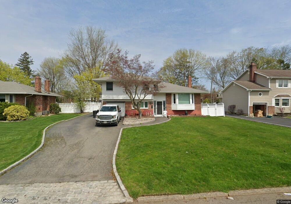 9 Hubbell St, ComMacK, NY 11725 - photo 1