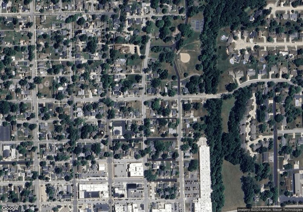 606 N Cedar St, Auburn, IN 46706 - photo 1