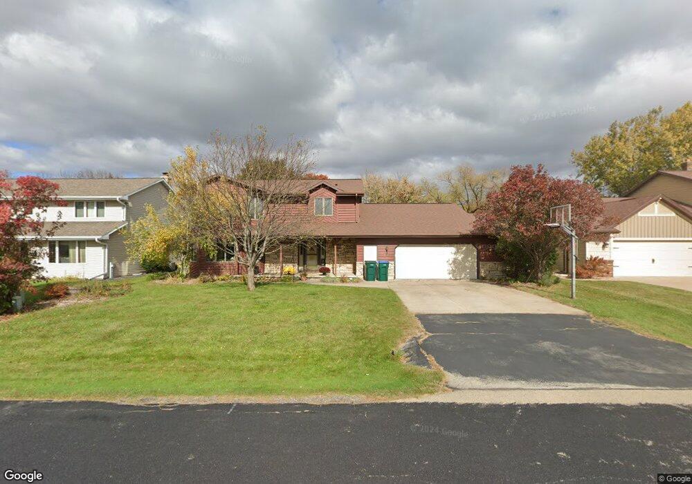 2628 W Sunnyview Cir, Appleton, WI 54914 - photo 1