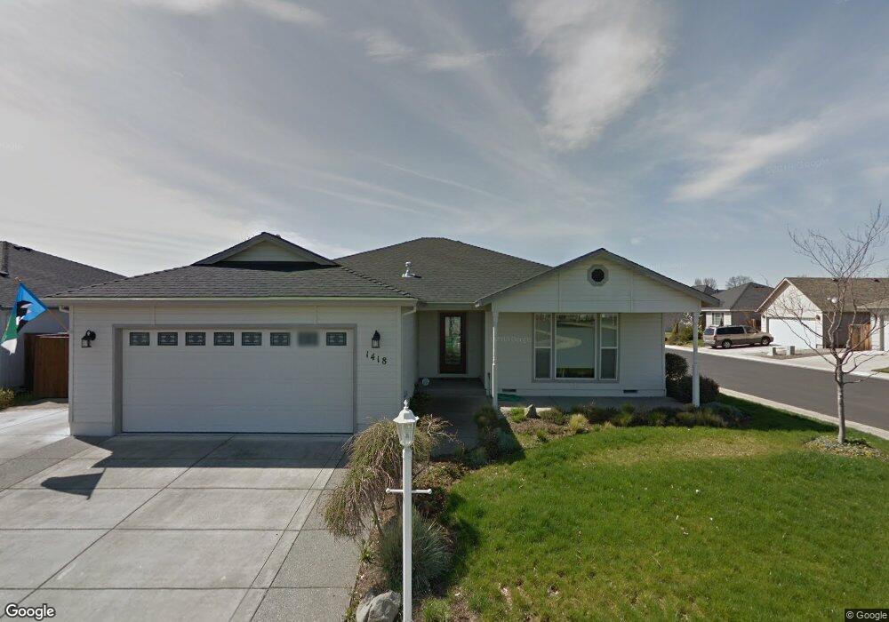 1418 Hawk Dr, Central Point, OR 97502 - photo 1