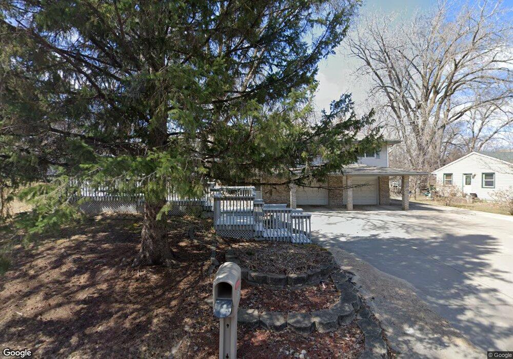 5752 E Glen Moor Rd, Minnetonka, MN 55345 - photo 1