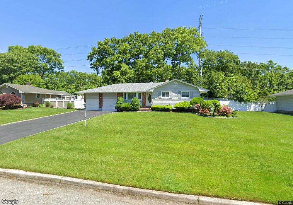 26 Heron Ln, ComMacK, NY 11725 - photo 1