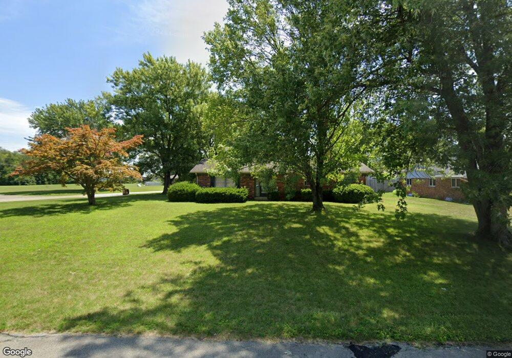 2209 Dale Ct, Columbus, IN 47203 - photo 1