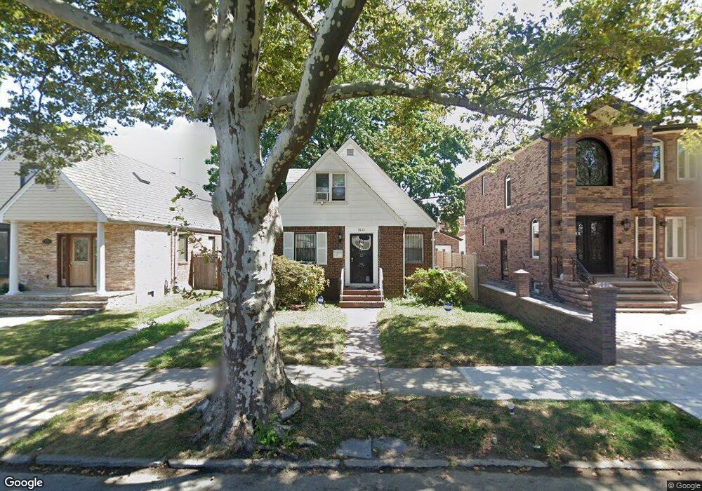 7621 172nd St, Fresh Meadows, NY 11366 - photo 1