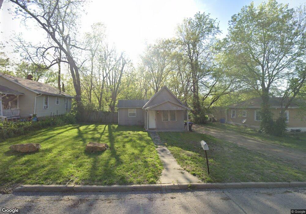 2309 SW Fillmore St, Topeka, KS 66611 - photo 1