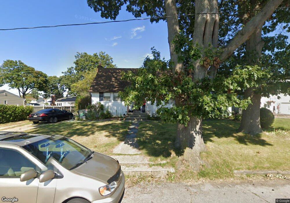 108 Riviera Pkwy, Lindenhurst, NY 11757 - photo 1