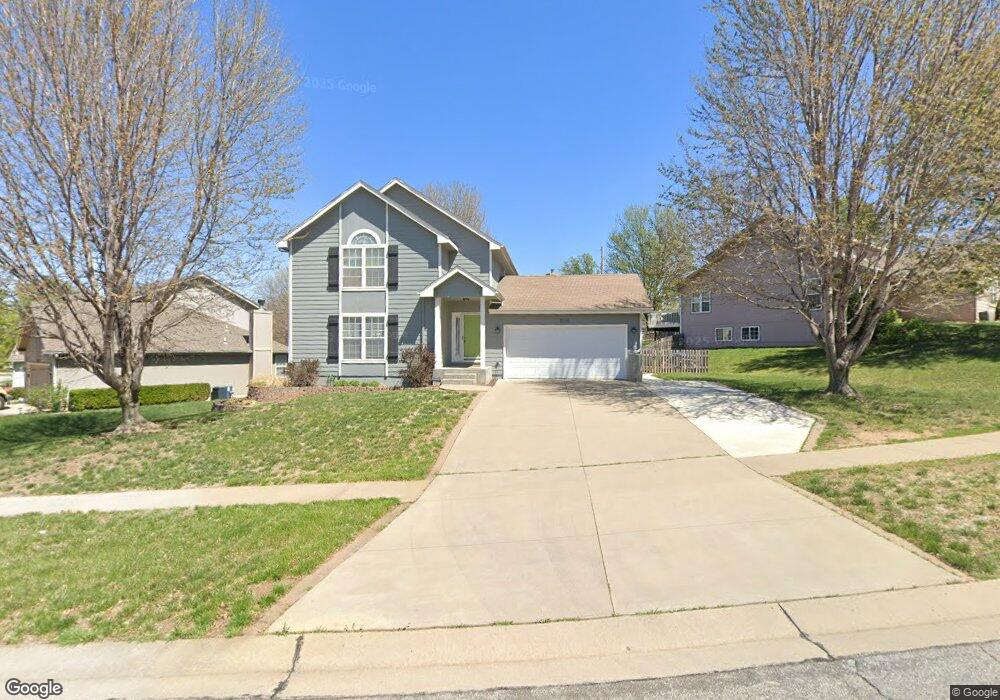 5710 SW 34th Place, Topeka, KS 66614 - photo 1