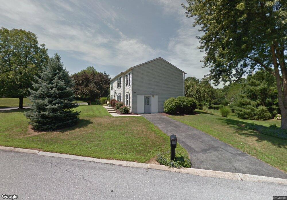 221 Lamp Post Ln, Hershey, PA 17033 - photo 1