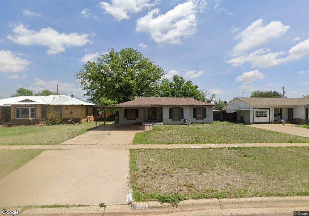 808 Zephyr St, Plainview, TX 79072 - photo 1