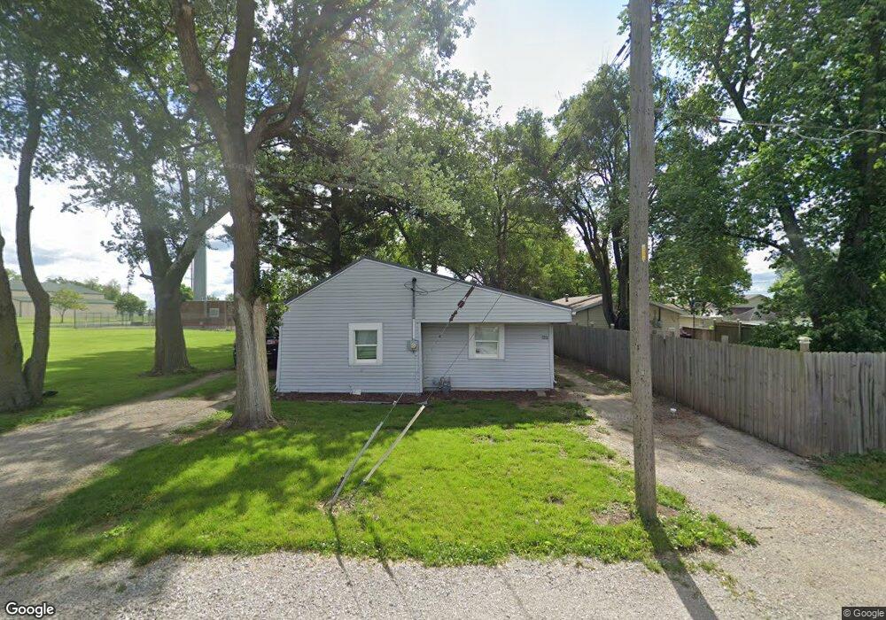 320 N 1st St, Mattoon, IL 61938 - photo 1