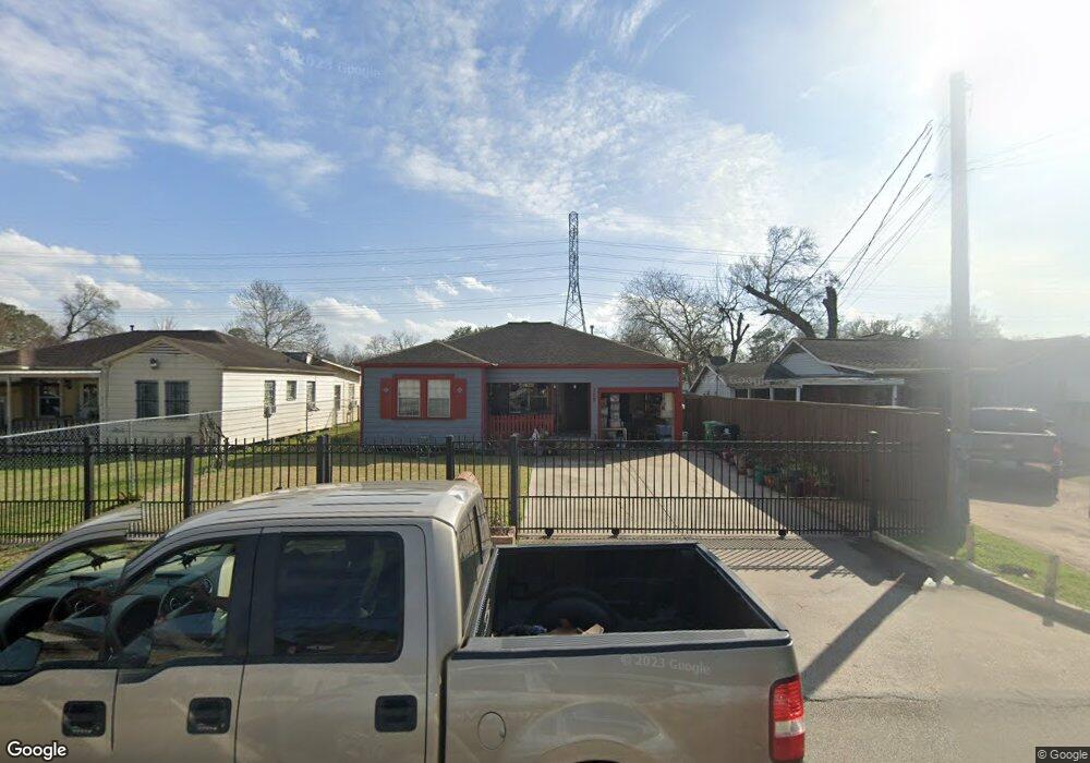 528 Comile St, Houston, TX 77022 - photo 1