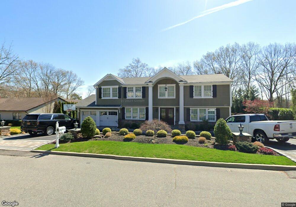 8 Stonehurst Ln, Dix Hills, NY 11746 - photo 1