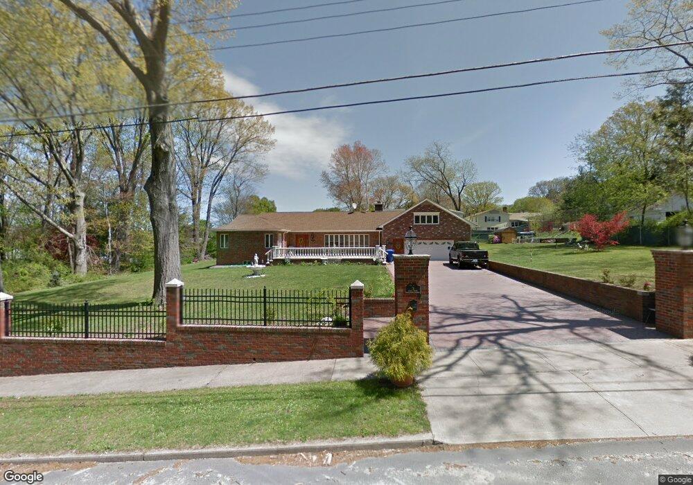 76 Avalon Cir, Waterbury, CT 06710 - photo 1