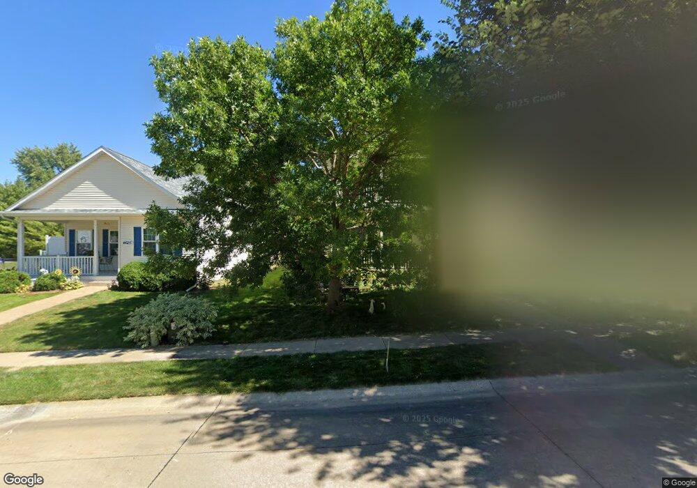 4621 Kelling St, Davenport, IA 52806 - photo 1