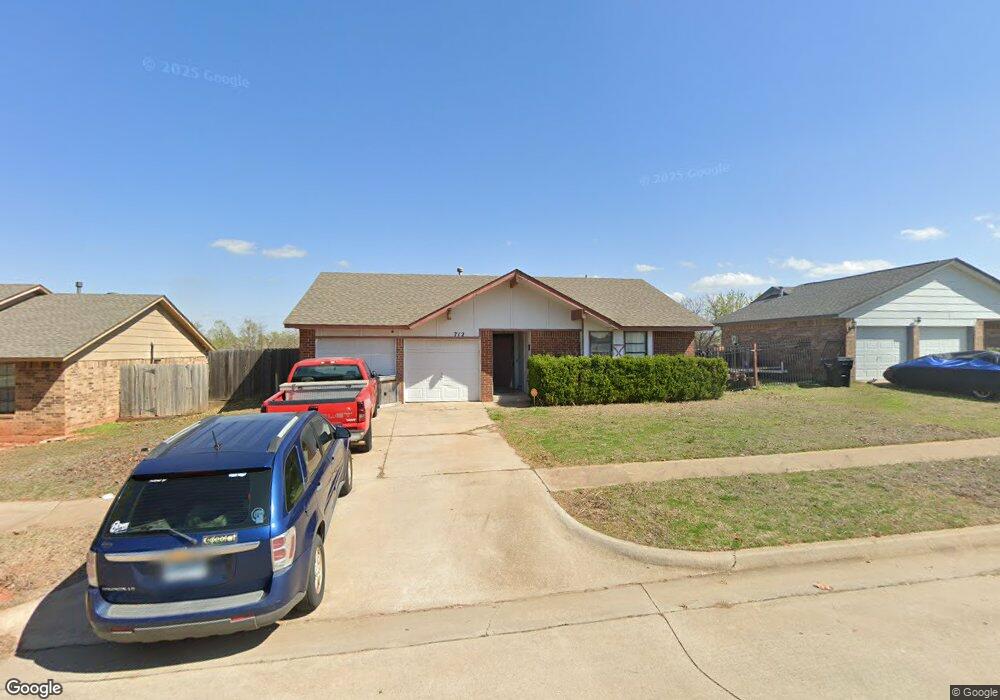 712 N Ramblin Oaks Dr, Moore, OK 73160 - photo 1