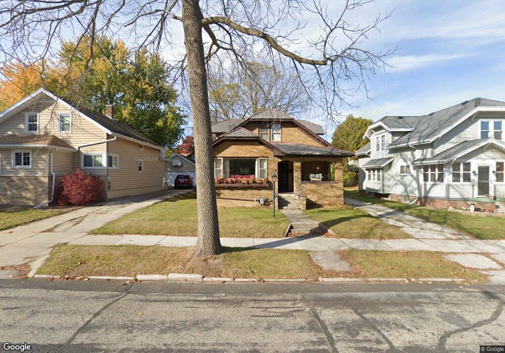 1032 N 12th St, Manitowoc, WI 54220 - photo 1