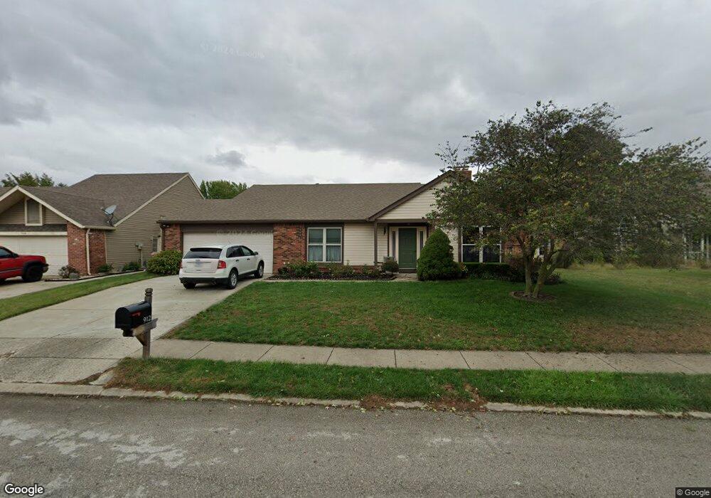 912 Johnathan Dr, Plainfield, IN 46168 - photo 1