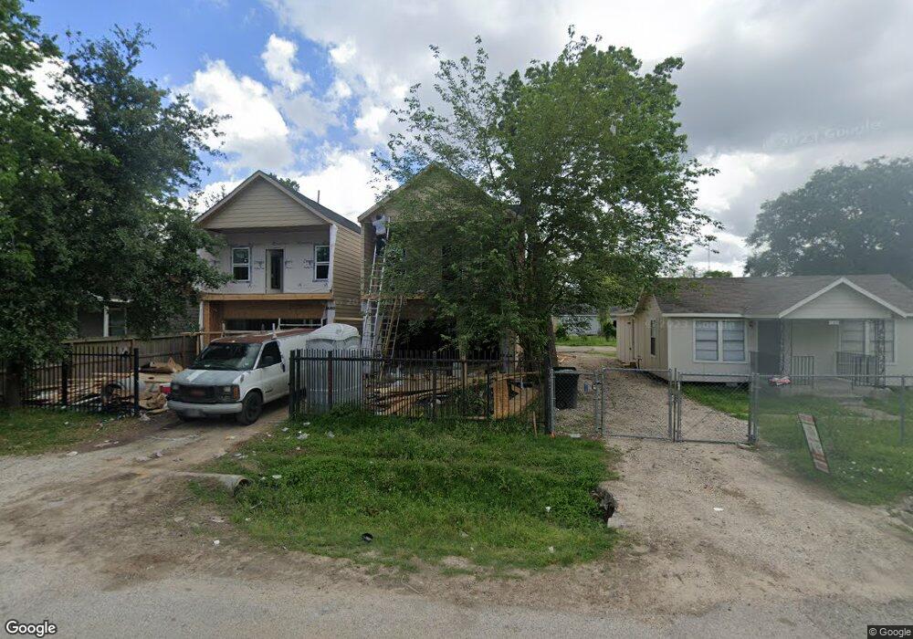 1305 Norham St, Houston, TX 77022 - photo 1