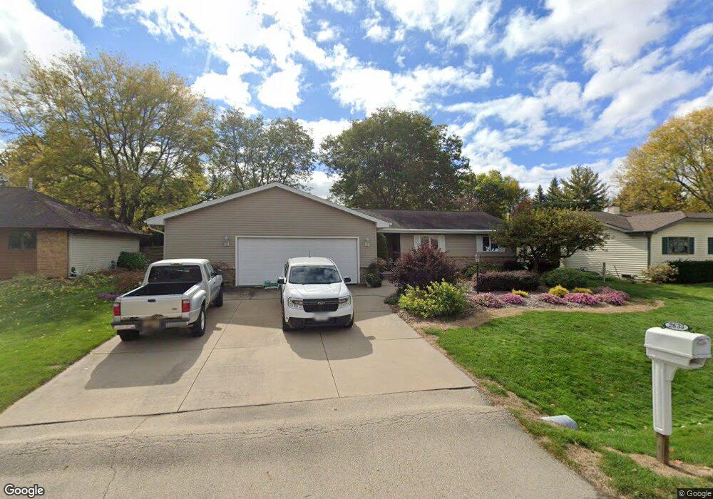 2635 W Sunnyview Cir, Appleton, WI 54914 - photo 1