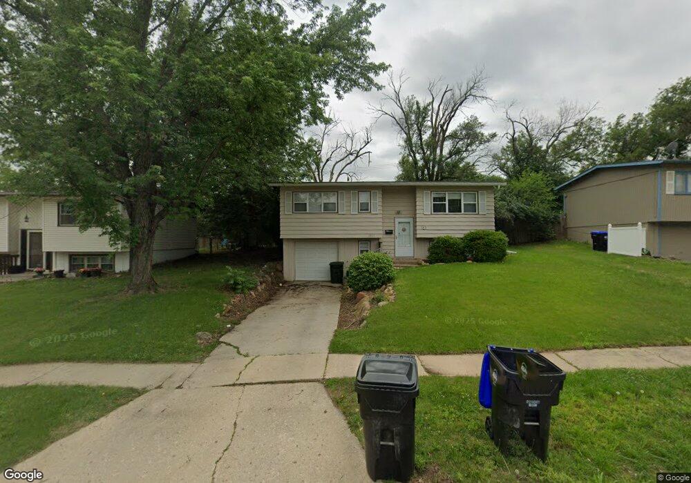 3301 SW Twilight Dr, Topeka, KS 66614 - photo 1
