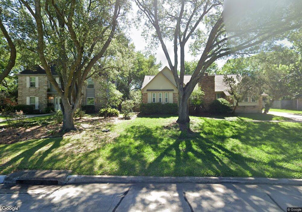 5227 Whittier Oaks Dr, Friendswood, TX 77546 - photo 1