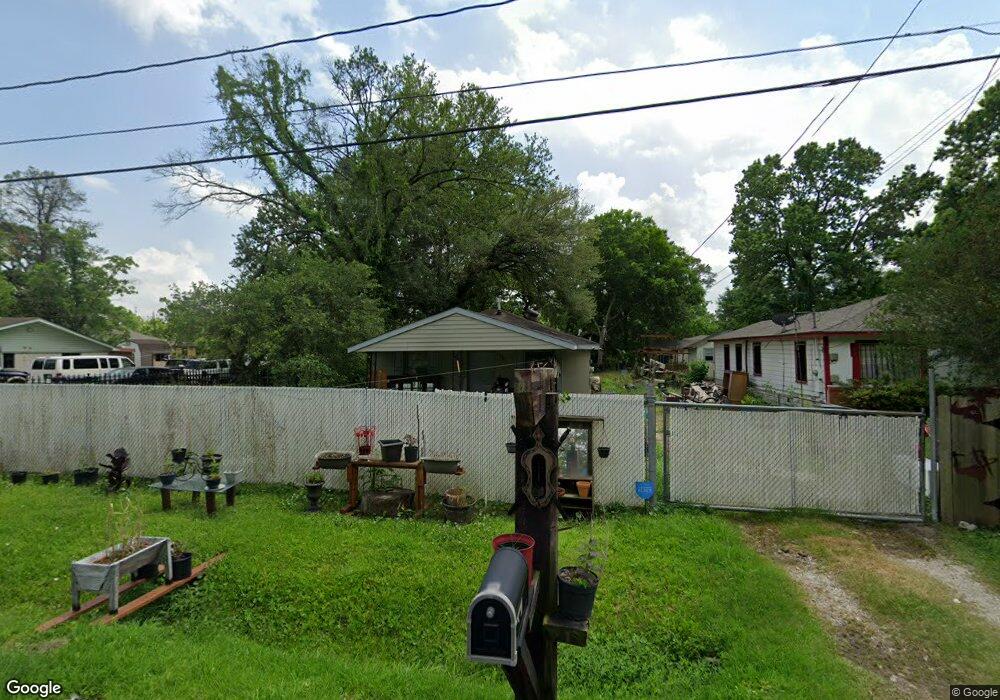 7122 Weyburn St, Houston, TX 77028 - photo 1