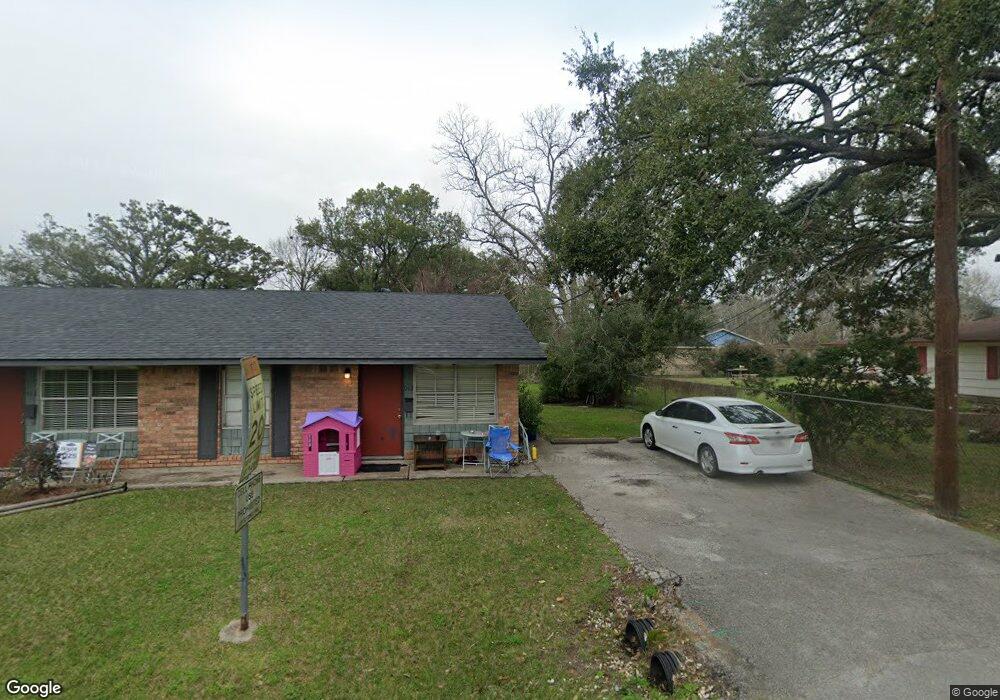 912 S Douglas St, Alvin, TX 77511 - photo 1
