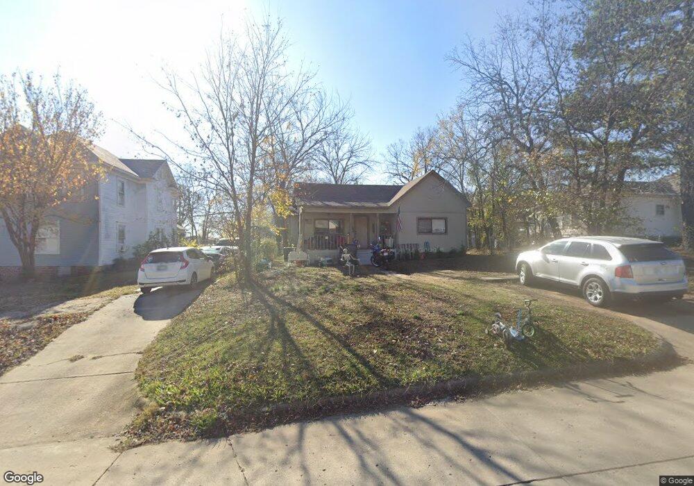 207 W Merrick St, Henryetta, OK 74437 - photo 1