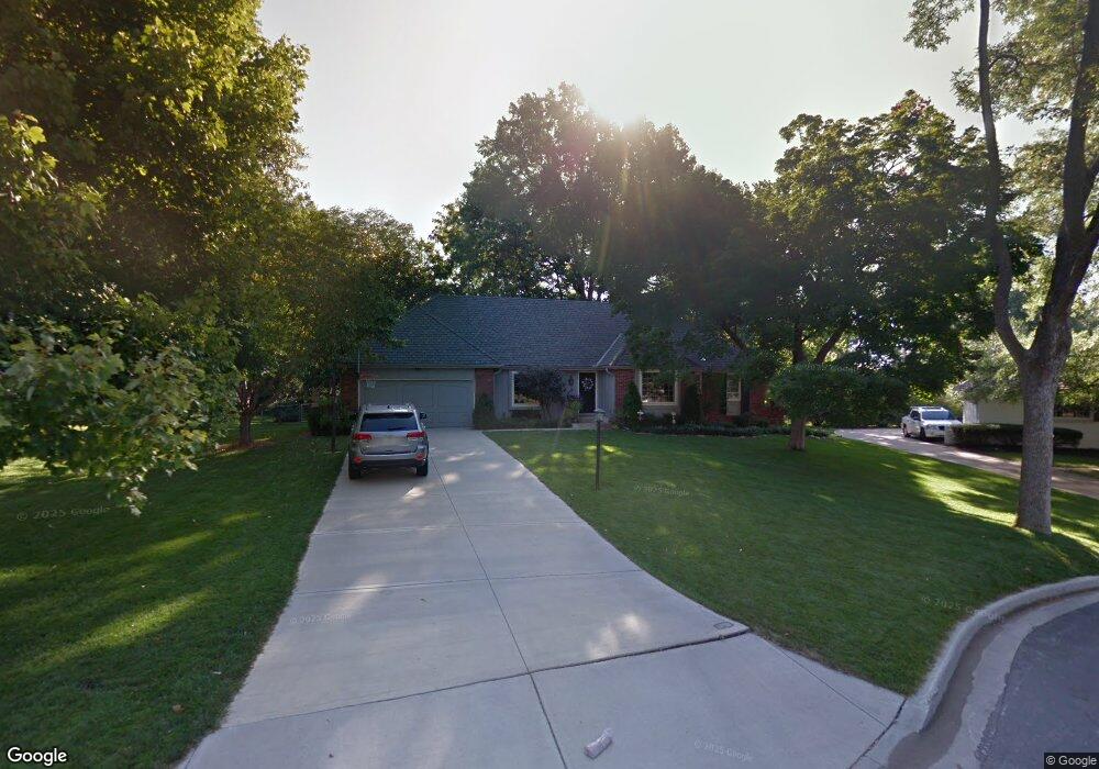 10405 Pawnee Ln, Leawood, KS 66206 - photo 1