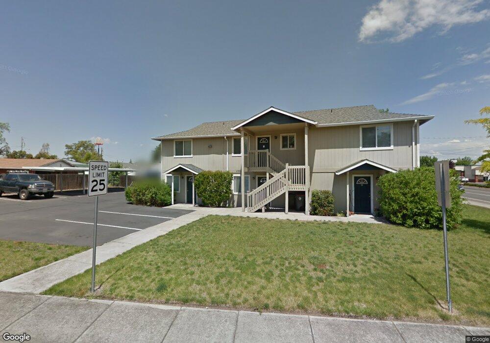 1033 Oak St, Central Point, OR 97502 - photo 1