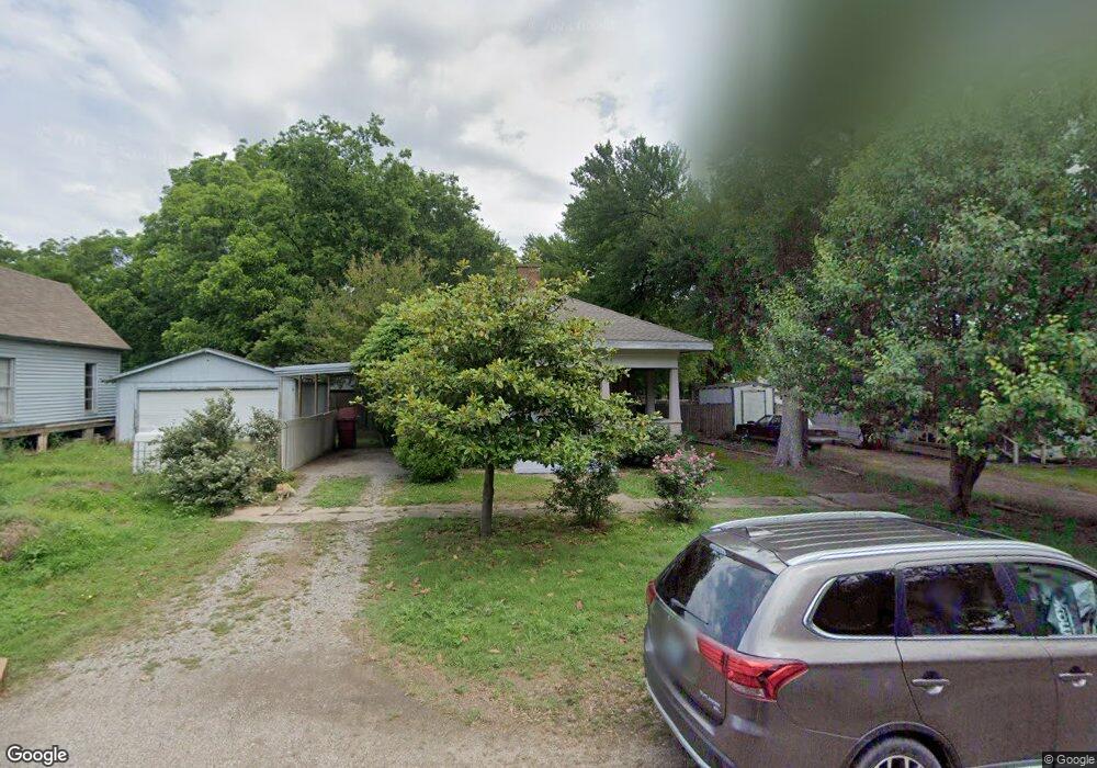 306 W Walnut St, Whitewright, TX 75491 - photo 1