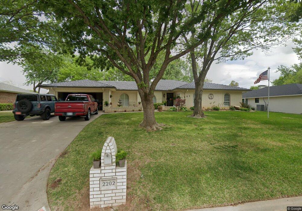 2202 Carolin Dr, Duncan, OK 73533 - photo 1