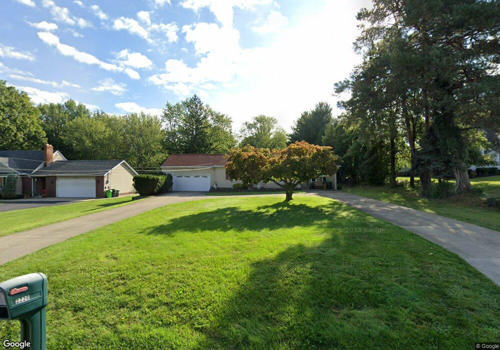 2221 Country Club Dr, Wickliffe, OH 44092 - photo 1