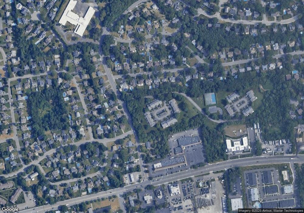 8 Sandy Hill Rd unit 8, ComMacK, NY 11725 - photo 1