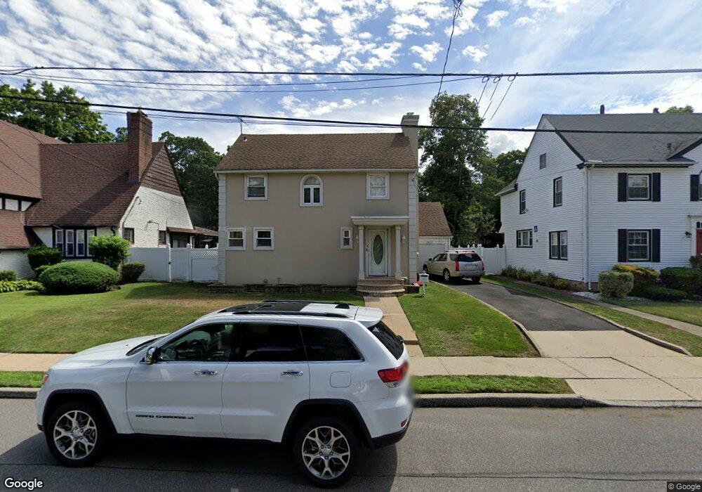 16 Lawrence Ave, Rockville Centre, NY 11570 - photo 1