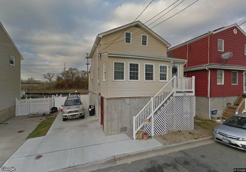 647 Parsonage Place, Baldwin, NY 11510 - photo 1