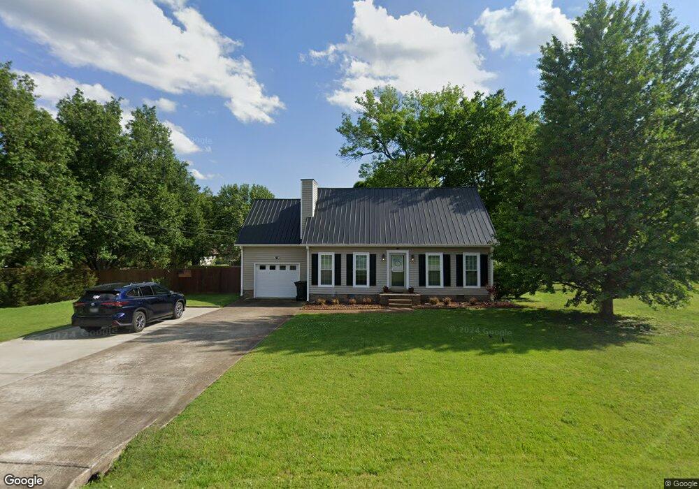2009 Windsor Dr, Columbia, TN 38401 - photo 1
