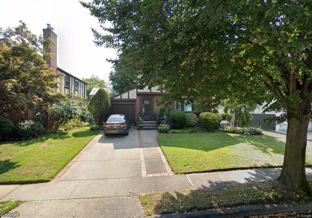 17 Catalpa Ln, Valley Stream, NY 11581 - photo 1