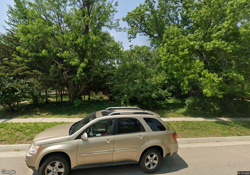 2847 SW Mulvane St, Topeka, KS 66611 - photo 1