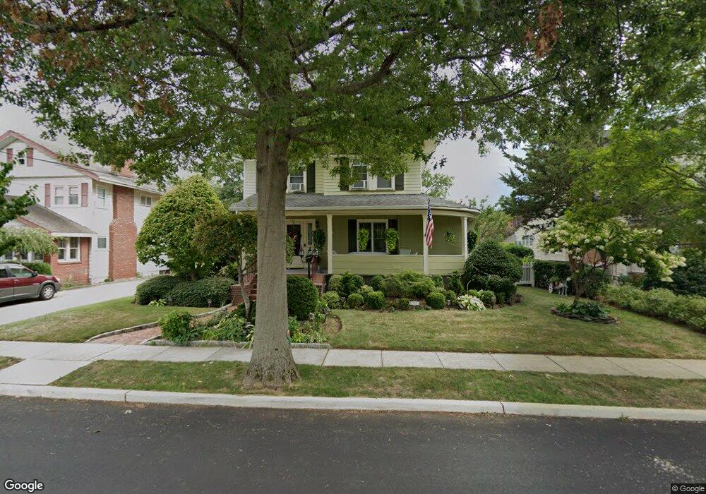 138 Walnut St unit 2, Lynbrook, NY 11563 - photo 1