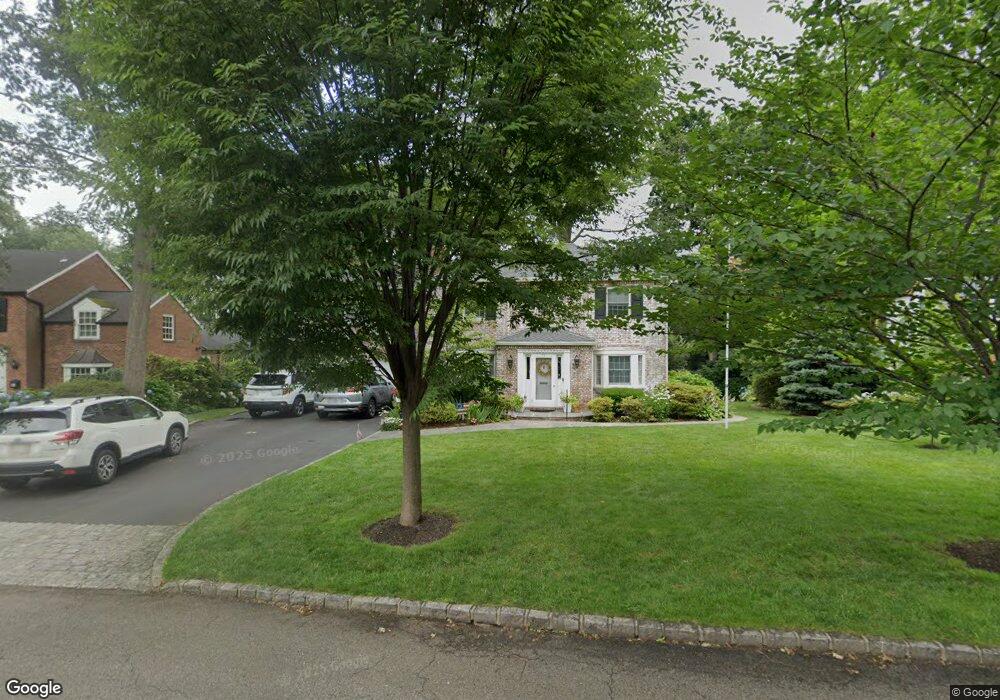 71 Dartmouth Rd, Manhasset, NY 11030 - photo 1