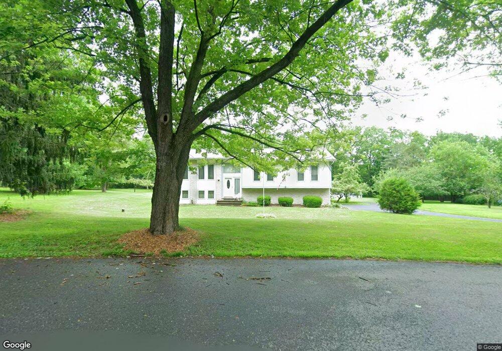 372 Oxford Cir, Bath, PA 18014 - photo 1