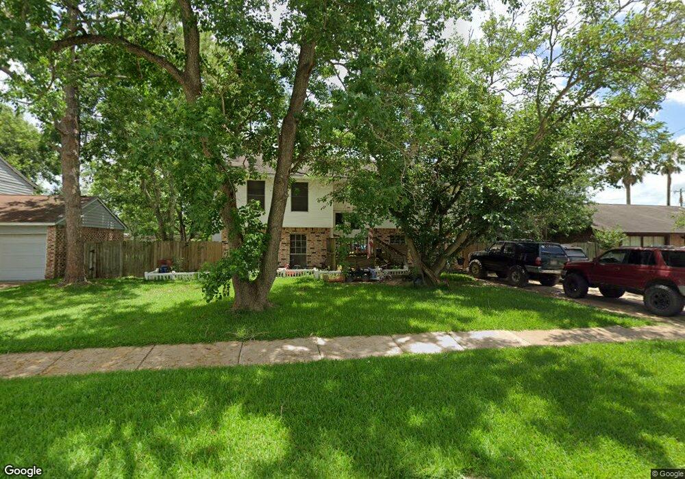 421 E Castle Harbour Dr, Friendswood, TX 77546 - photo 1