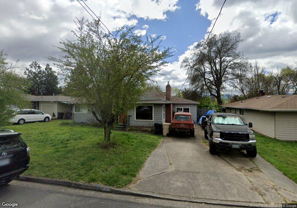 239 NE Steiger St, Grants Pass, OR 97526 - photo 1