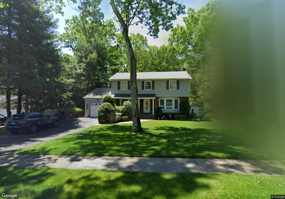 54 Gannet Dr, ComMacK, NY 11725 - photo 1