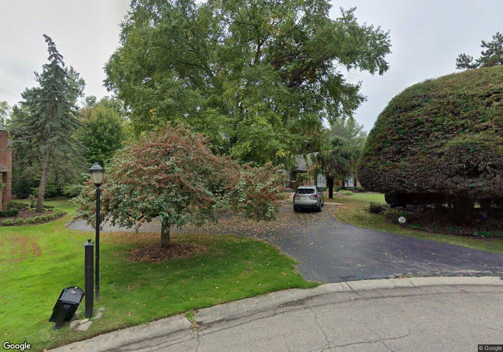 4917 Susans Way, Bloomfield Hills, MI 48302 - photo 1