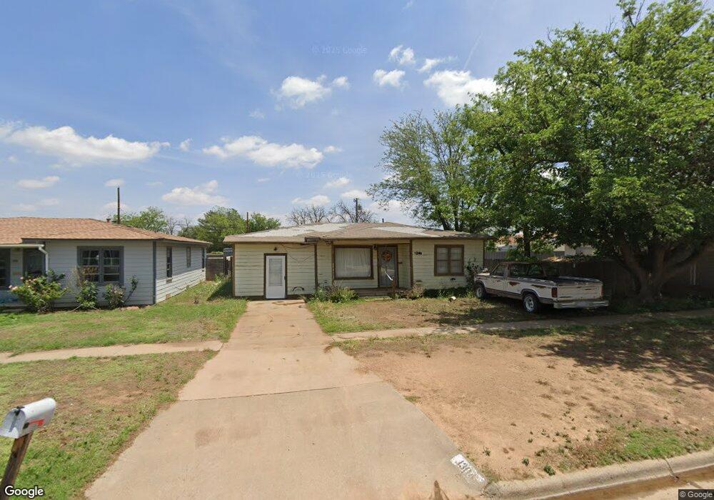 1304 Wayland St, Plainview, TX 79072 - photo 1