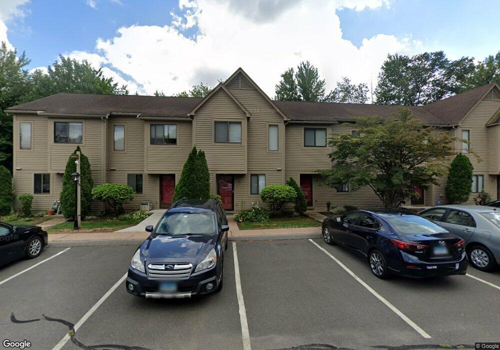 135 Village Square Dr unit 6, New Britain, CT 06053 - photo 1