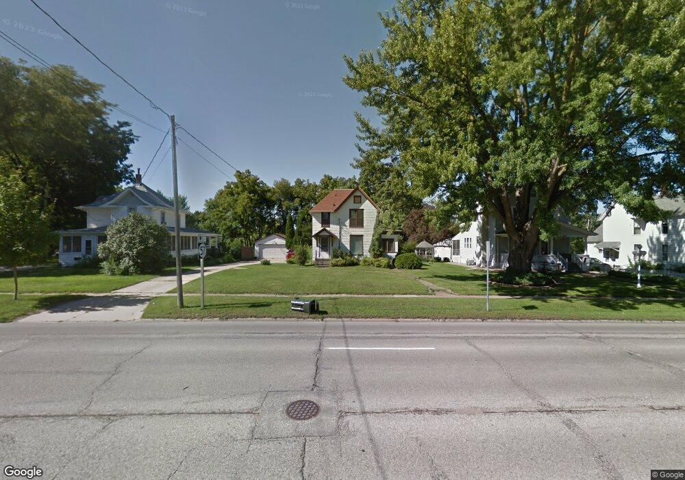 1031 W 1st St, Cedar Falls, IA 50613 - photo 1