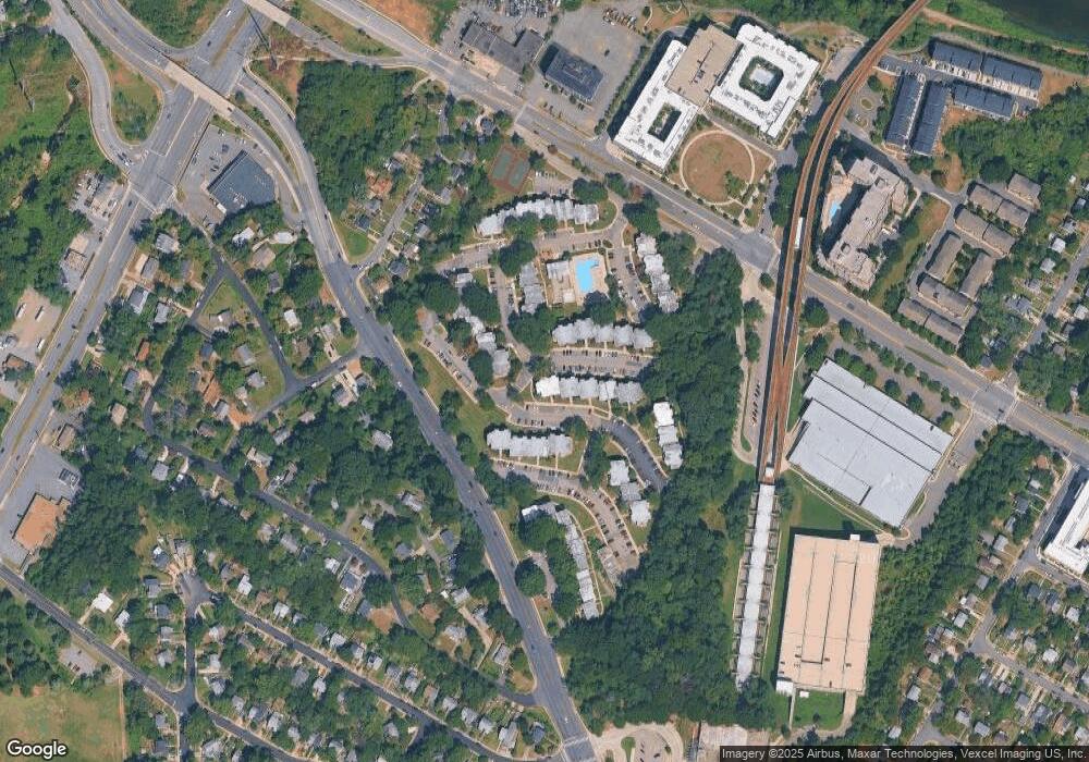 2635 Redcoat Dr, Alexandria, VA 22303 - photo 1